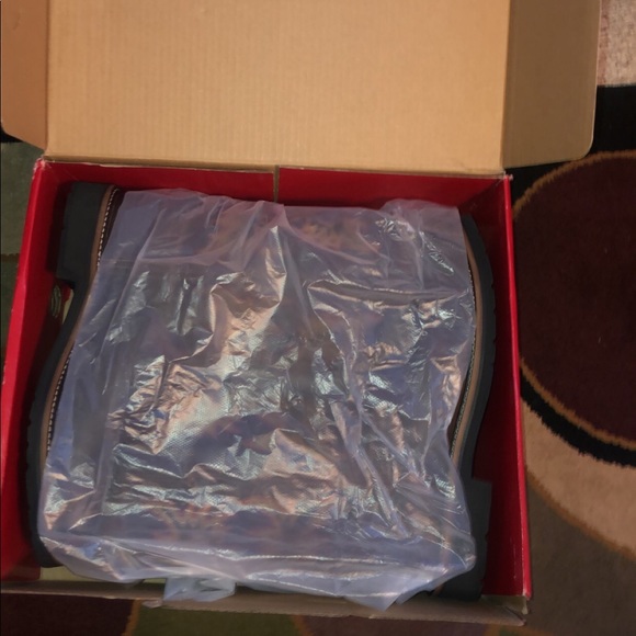 BRAND NEW JUSTIN WORK BOOTS